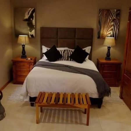 Meyers Guesthouse Jwaneng Экстерьер фото