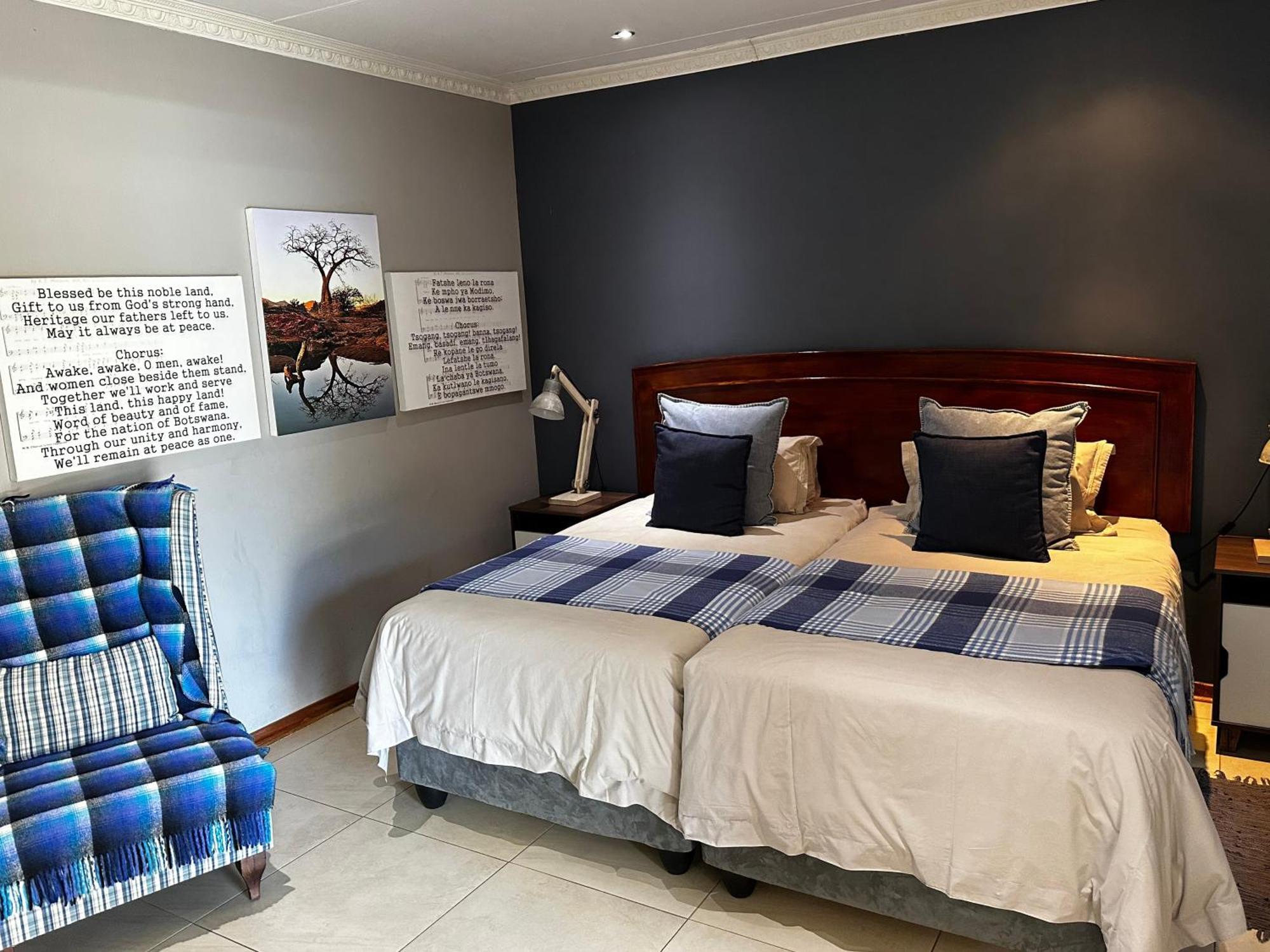 Meyers Guesthouse Jwaneng Экстерьер фото