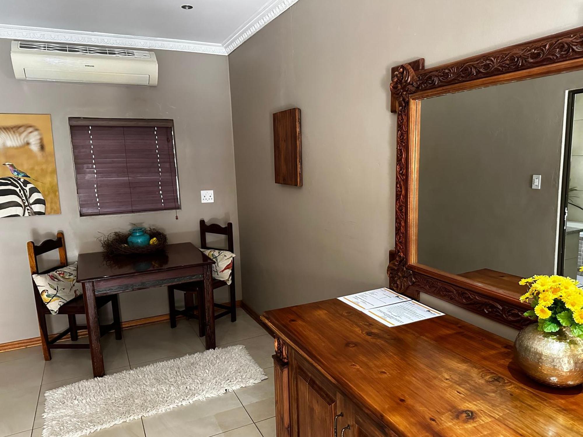 Meyers Guesthouse Jwaneng Экстерьер фото