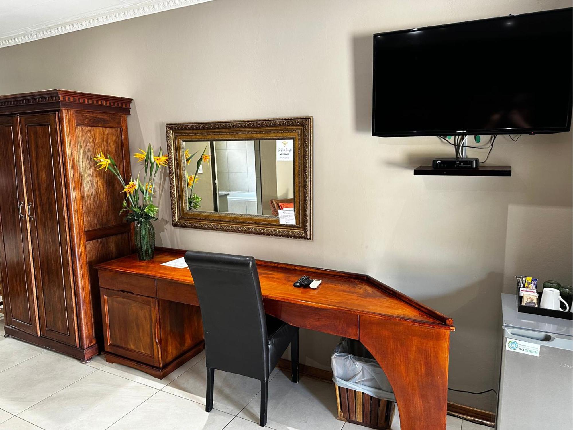 Meyers Guesthouse Jwaneng Экстерьер фото