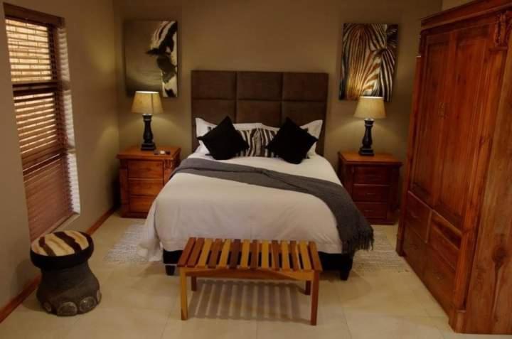 Meyers Guesthouse Jwaneng Экстерьер фото